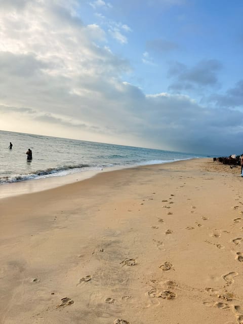 Beach nearby, white sand, beach bar