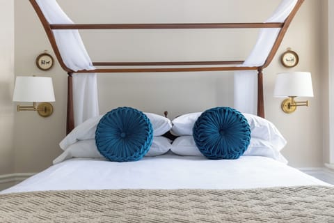 Premier Double Room | Individually decorated, individually furnished, blackout drapes