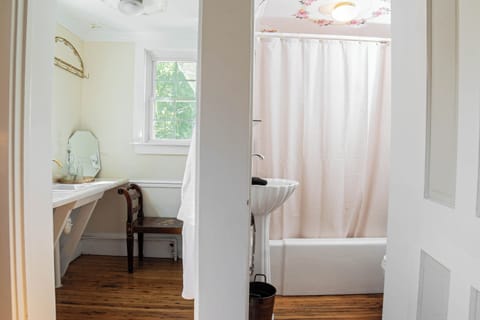 Double Room, Garden View | Bathroom | Hair dryer, bathrobes, towels, soap
