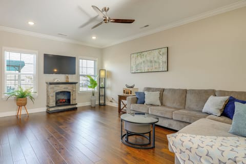 Cleveland Vacation Rental | 2BR | 2.5BA | 1,440 Sq Ft | Stairs Required