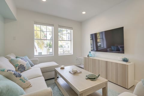 Miami Beach Vacation Rental | 1BR | 1BA | 660 Sq Ft | Step-Free Access