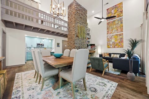 Perfectly balanced for relaxation or togetherness—high ceilings and open design elevate every moment.