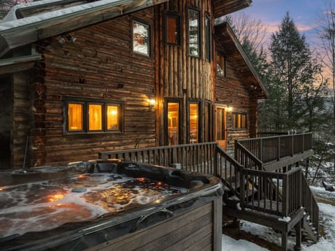 A cozy Vermont retreat with a private hot tub tucked into the woods