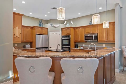 Bar Area offers additional Seating