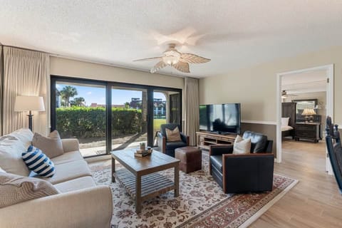 Edgewater Villa 2501 — 3BR/3BA resort vacation rental, Panama City Beach, FL.