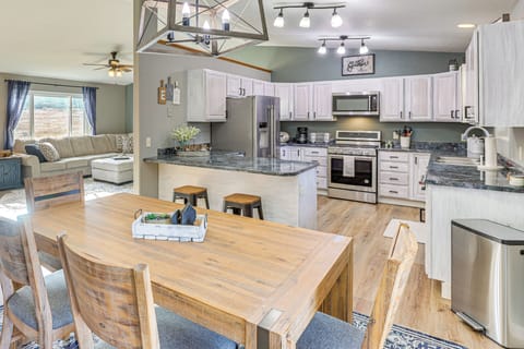 Dining Area & Kitchen | Dishware/Flatware | Main Level