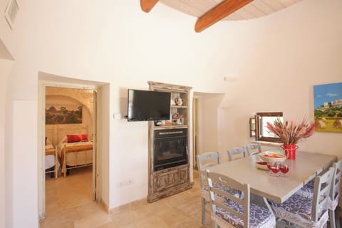 Autumn, Dining Room, Living Room, Spring, Summer