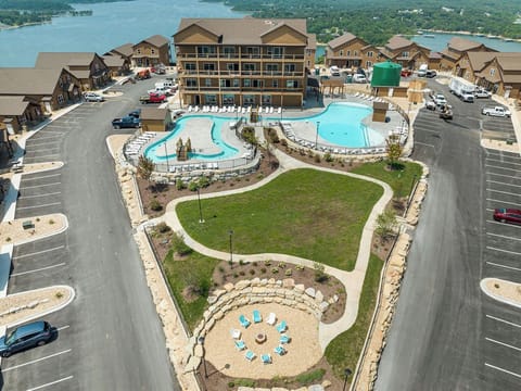 Community lazy river, pools, and firepit!