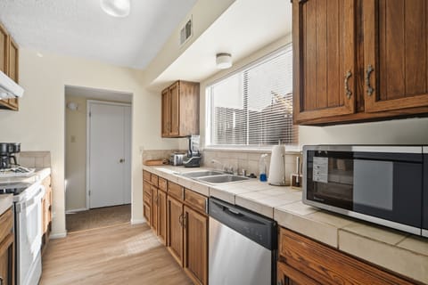 Indoors, Appliance, Microwave, Oven, Kitchen