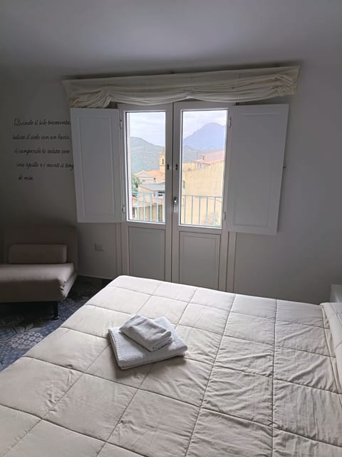 Deluxe Double Room, Balcony, Mountain View | Soundproofing, free WiFi