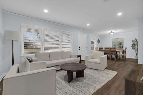 House | 3 bedrooms, high-speed internet