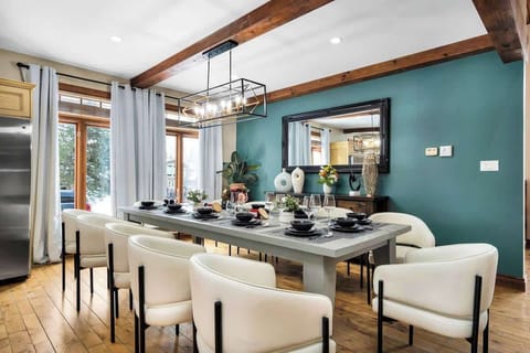 Our upgraded Dining area will comfortably sit 12-14 guests. There are other sitting areas that can sit total 20 guests.