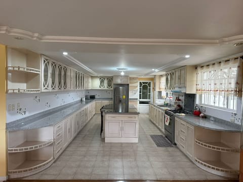 Family House, Balcony, Garden View | Private kitchen