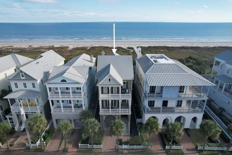 2553 E. Seaside - Beachfront Vacation Rental