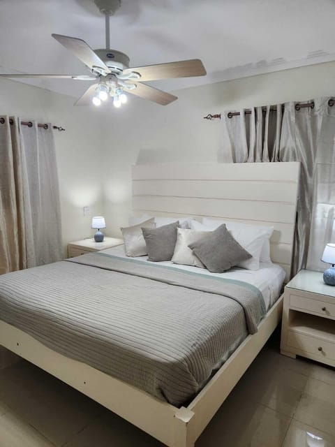 Basic House | Iron/ironing board, free WiFi