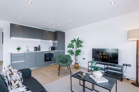 An airy, light filled space offering room to relax, work or entertain, all while enjoying elevated views across the city.