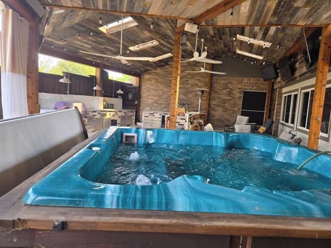 Indoor spa tub