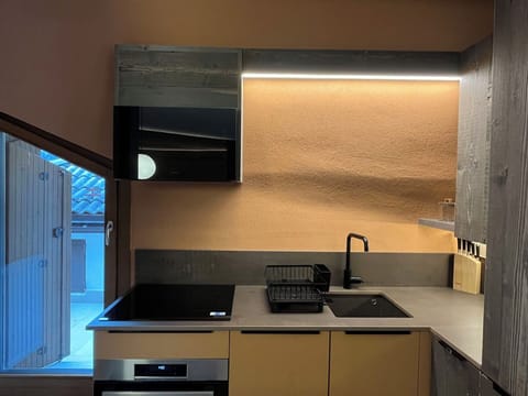 Kitchen, Countertop, Interior Design, Wood, Ceiling, Kitchen Appliance, Flooring, Lighting, Furniture, Major Appliance