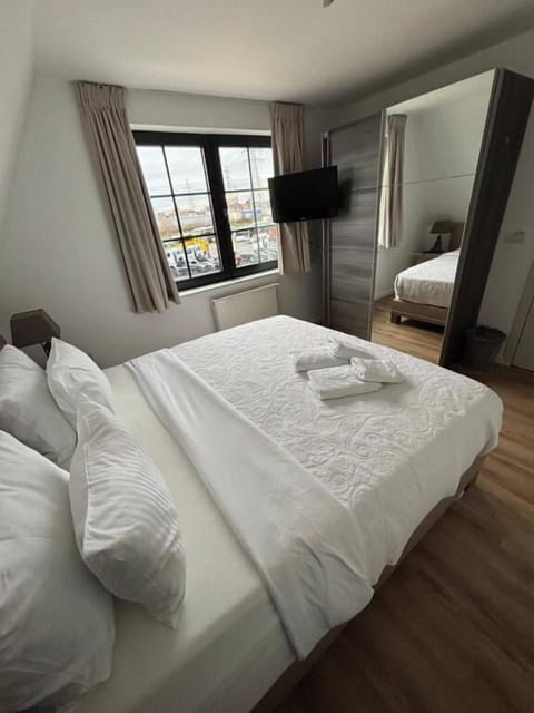 Deluxe Double Room | In-room safe, iron/ironing board, free WiFi