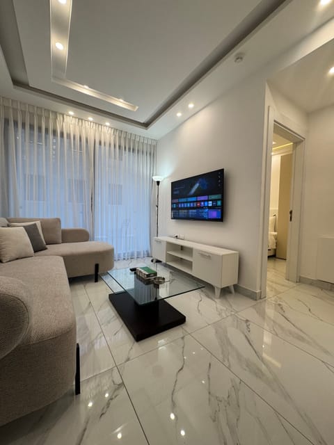 Apartment, 1 Bedroom, Accessible, Smoking | Living room