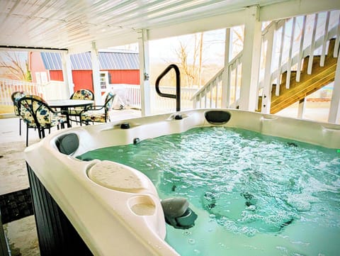 Indoor spa tub