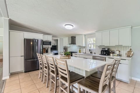 Another view of the gorgeous kitchen. 