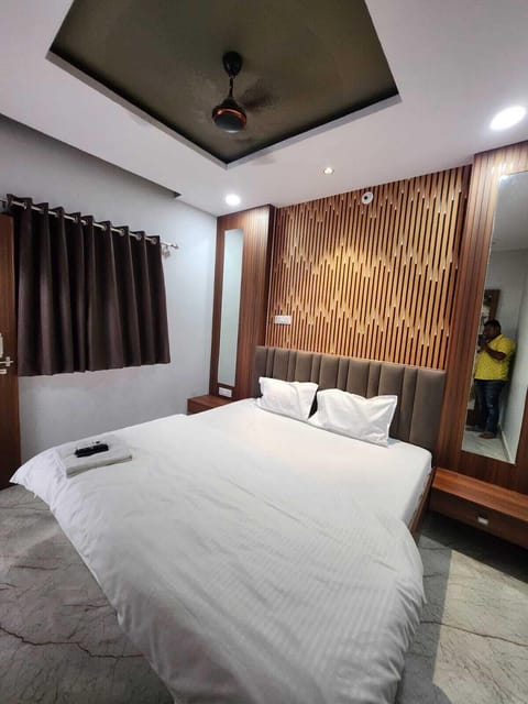 Classic Double Room | In-room safe, blackout drapes, soundproofing, WiFi (free)