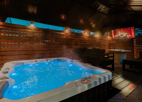 Indoor spa tub