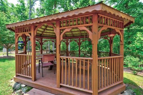 Meet your favorite chill zone. From quiet mornings to lively evenings, the gazebo sets the scene for laid-back perfection.
