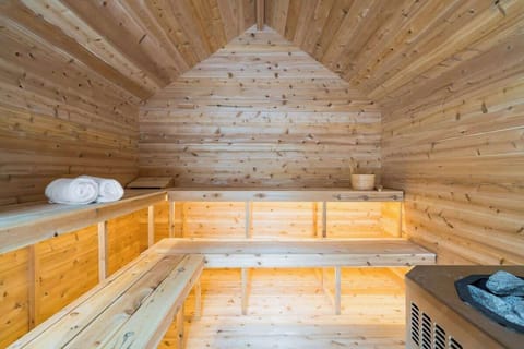 Beautiful large detached Sauna in the backyard