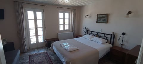 Double Room (or Castle View) | Minibar, in-room safe, free WiFi, bed sheets