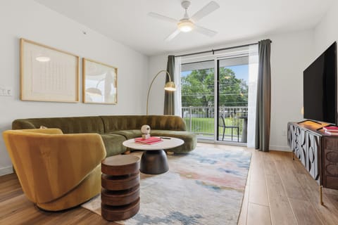2 Bedroom King Deluxe w/ balcony