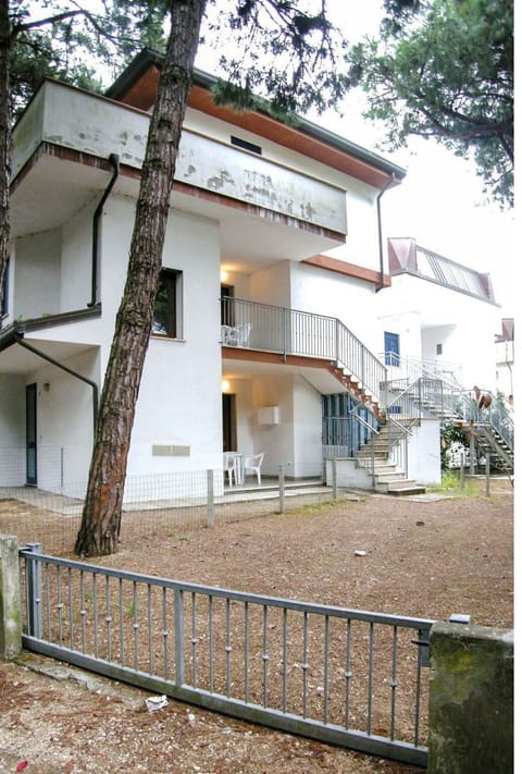 Water, Body Of Water, Coast, Coastal And Oceanic Landforms, Sea, Residential Area, Landscape, Ocean, Headland