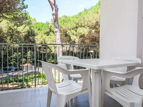 Water, Body Of Water, Coast, Coastal And Oceanic Landforms, Sea, Residential Area, Landscape, Ocean, Headland