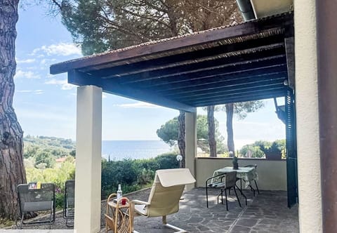 Water, Body Of Water, Coast, Coastal And Oceanic Landforms, Sea, Residential Area, Landscape, Ocean, Headland