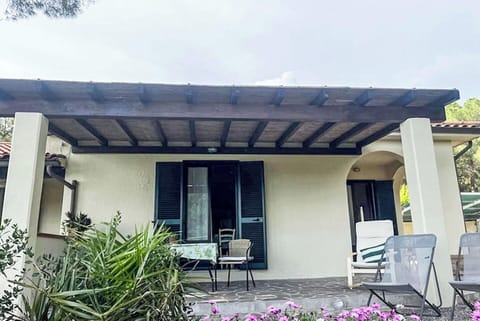 Water, Body Of Water, Coast, Coastal And Oceanic Landforms, Sea, Residential Area, Landscape, Ocean, Headland