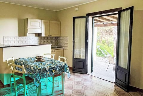 Water, Body Of Water, Coast, Coastal And Oceanic Landforms, Sea, Residential Area, Landscape, Ocean, Headland