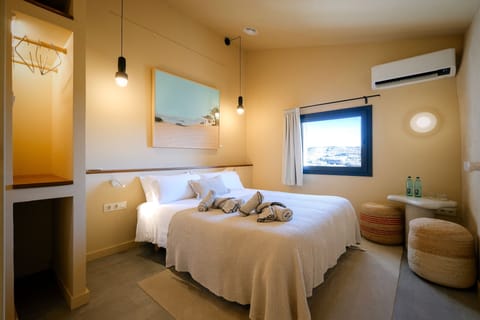 Deluxe Room, Garden View | Laptop workspace, free WiFi