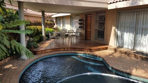 Cottage (Jacaranda) | Terrace/patio