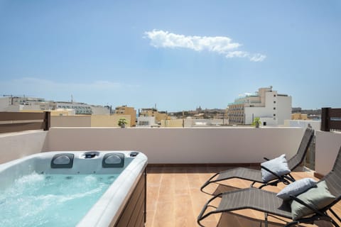 Penthouse, City View | Outdoor spa tub