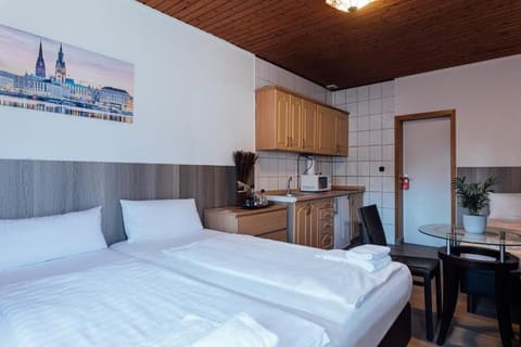 Quadruple Room, Non Smoking | Desk, free WiFi