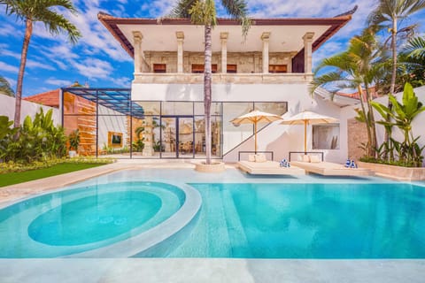 A tropical oasis with stunning interiors and a beautiful pool