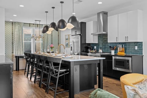 Fully Stocked Gourmet Kitchen