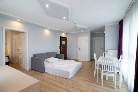 Suite | Living area | Flat-screen TV