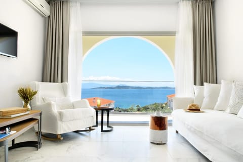 Romantic Suite, Sea View | In-room safe, blackout drapes, soundproofing
