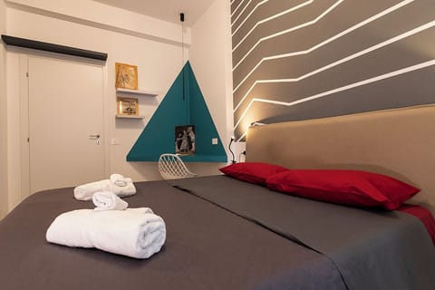 Desk, laptop workspace, iron/ironing board, free WiFi