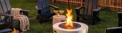 Join the fire at The Yardline in Nashville for cozy evenings with friends. This stylish outdoor oasis is ideal for large groups to unwind after exploring downtown. Enjoy laughter, s'mores, and storytelling under the stars—perfect for your next bachelorette party or family reunion!