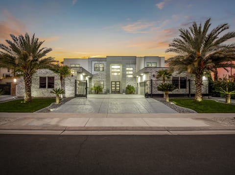 One of Fresno’s most entertainment-packed Airbnbs for large groups and families.