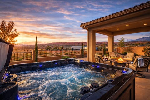Hot tub, BBQ. Fire pit, and great views to relax!