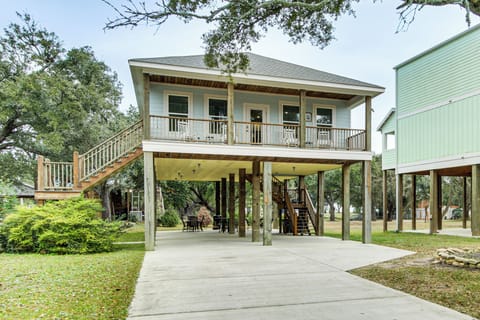 Long Beach Vacation Rental | 3BR | 2BA | 1,465 Sq Ft | Exterior Stairs to Enter